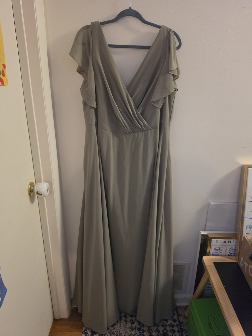 Davids Bridal Elegant Green V-Neck Bridesmaid Dress Size 18